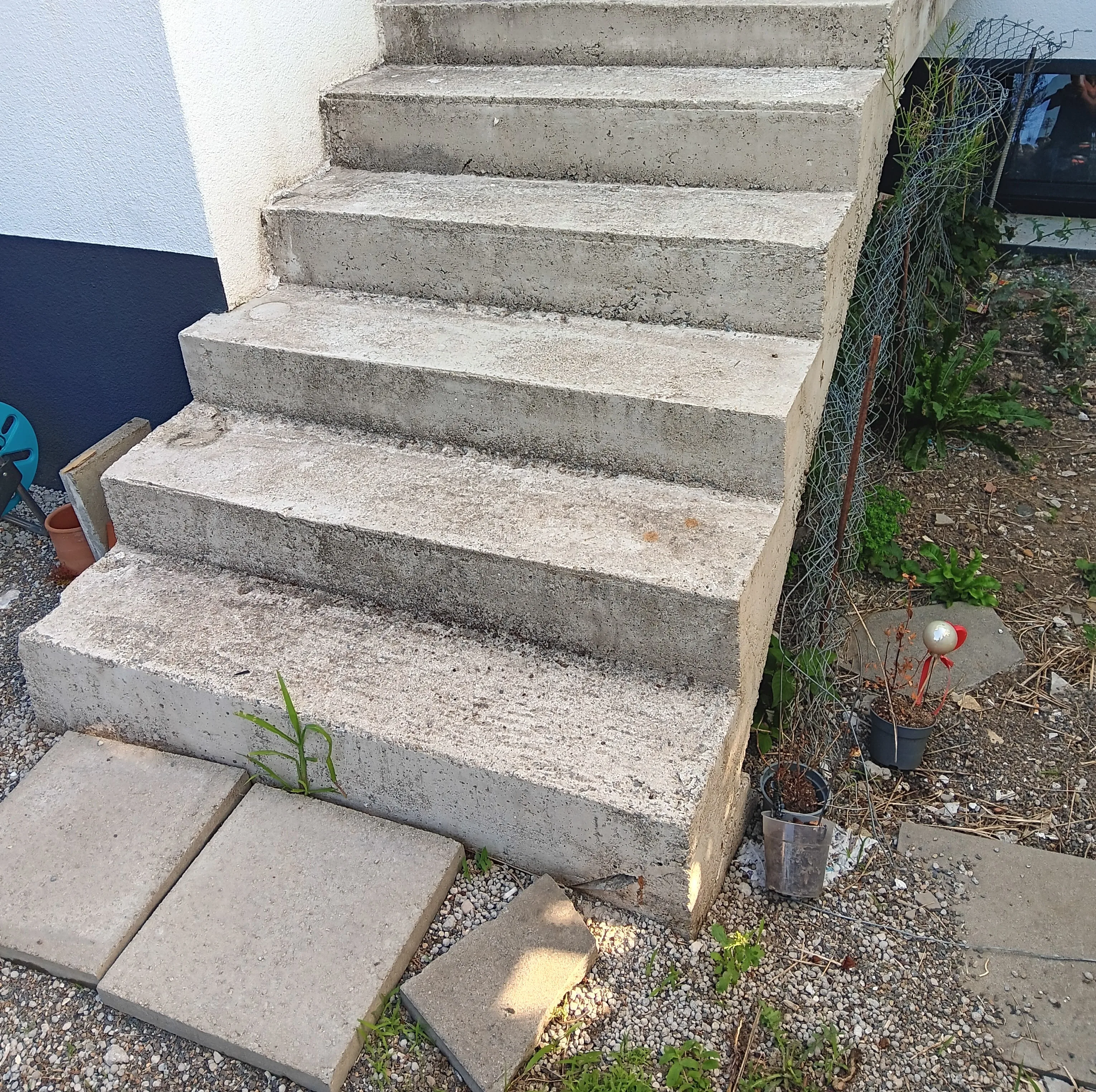 Außentreppe – Balkon/Terrasse vor Steinteppich-Sanierung in Nürtingen