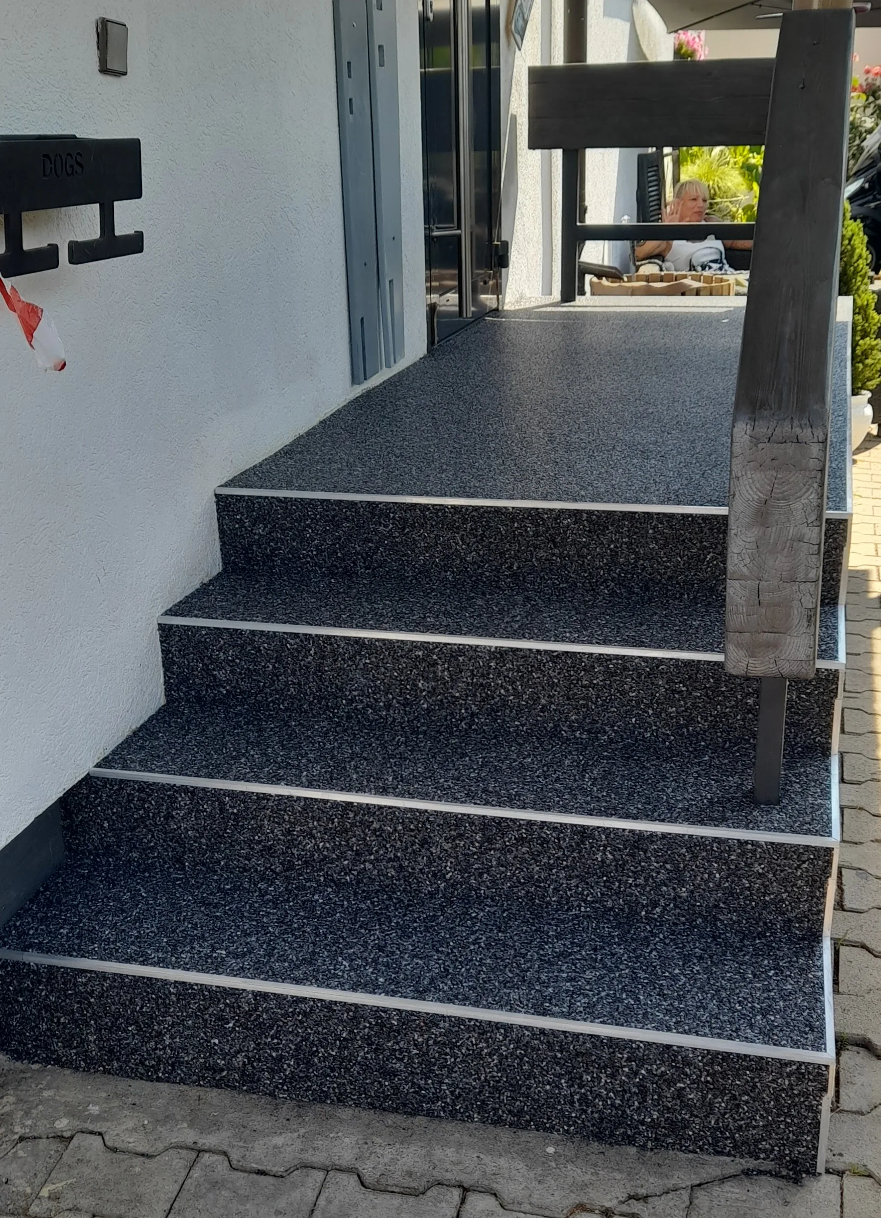 Eingangstreppe – Balkon/Terrasse nach Steinteppich-Sanierung in Nürtingen