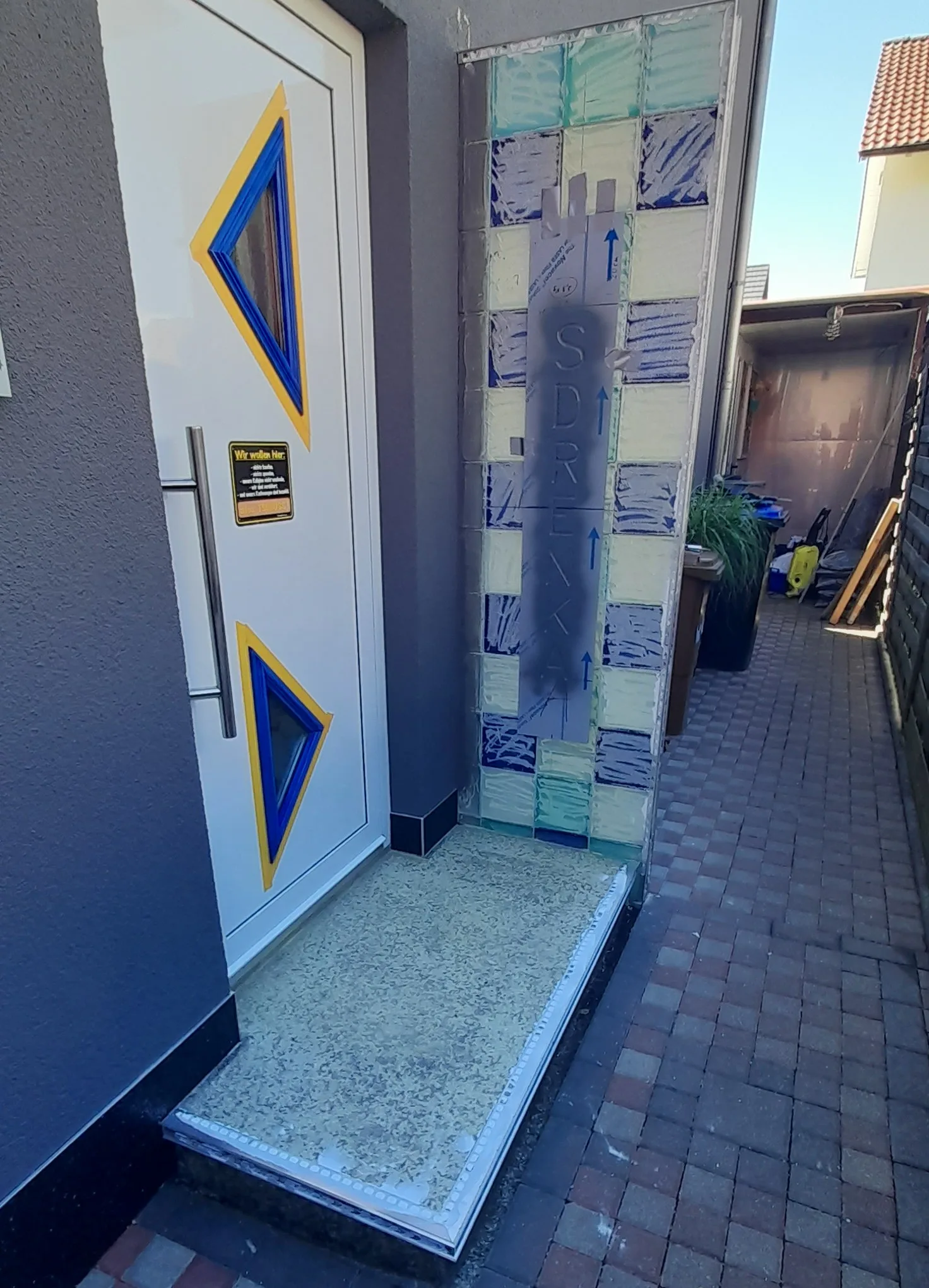 Eingangstreppe – Balkon/Terrasse vor Steinteppich-Sanierung in Nürtingen