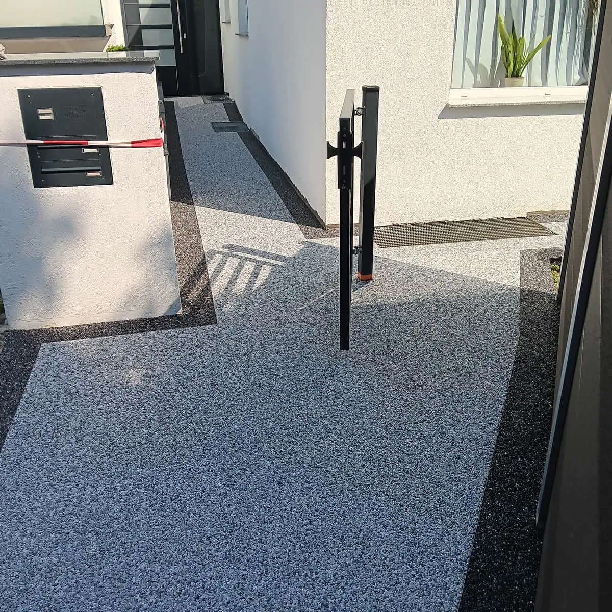 Hofeinfahrt – Balkon/Terrasse nach Steinteppich-Sanierung in Nürtingen