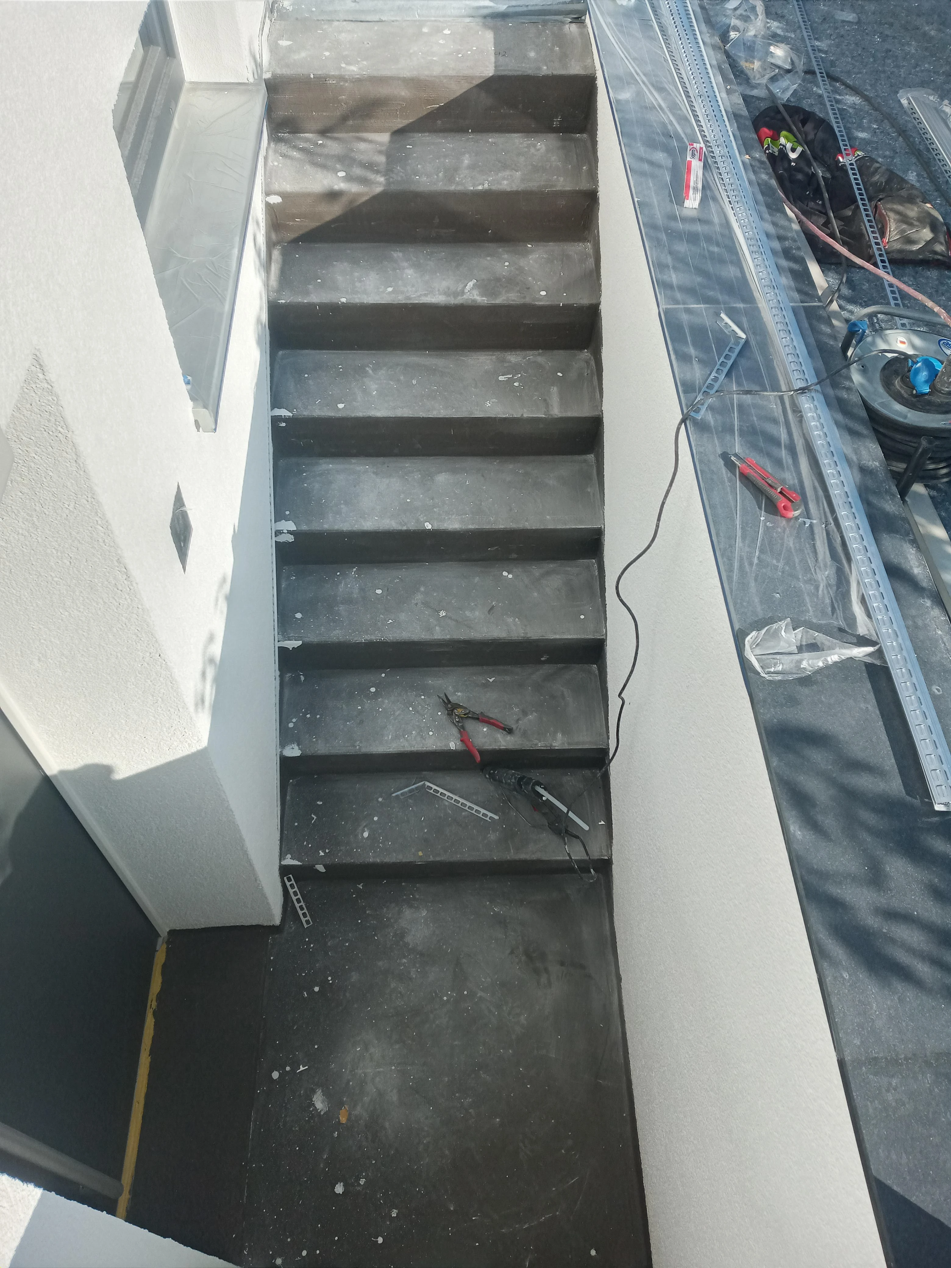 Treppe – Balkon/Terrasse vor Steinteppich-Sanierung in Nürtingen