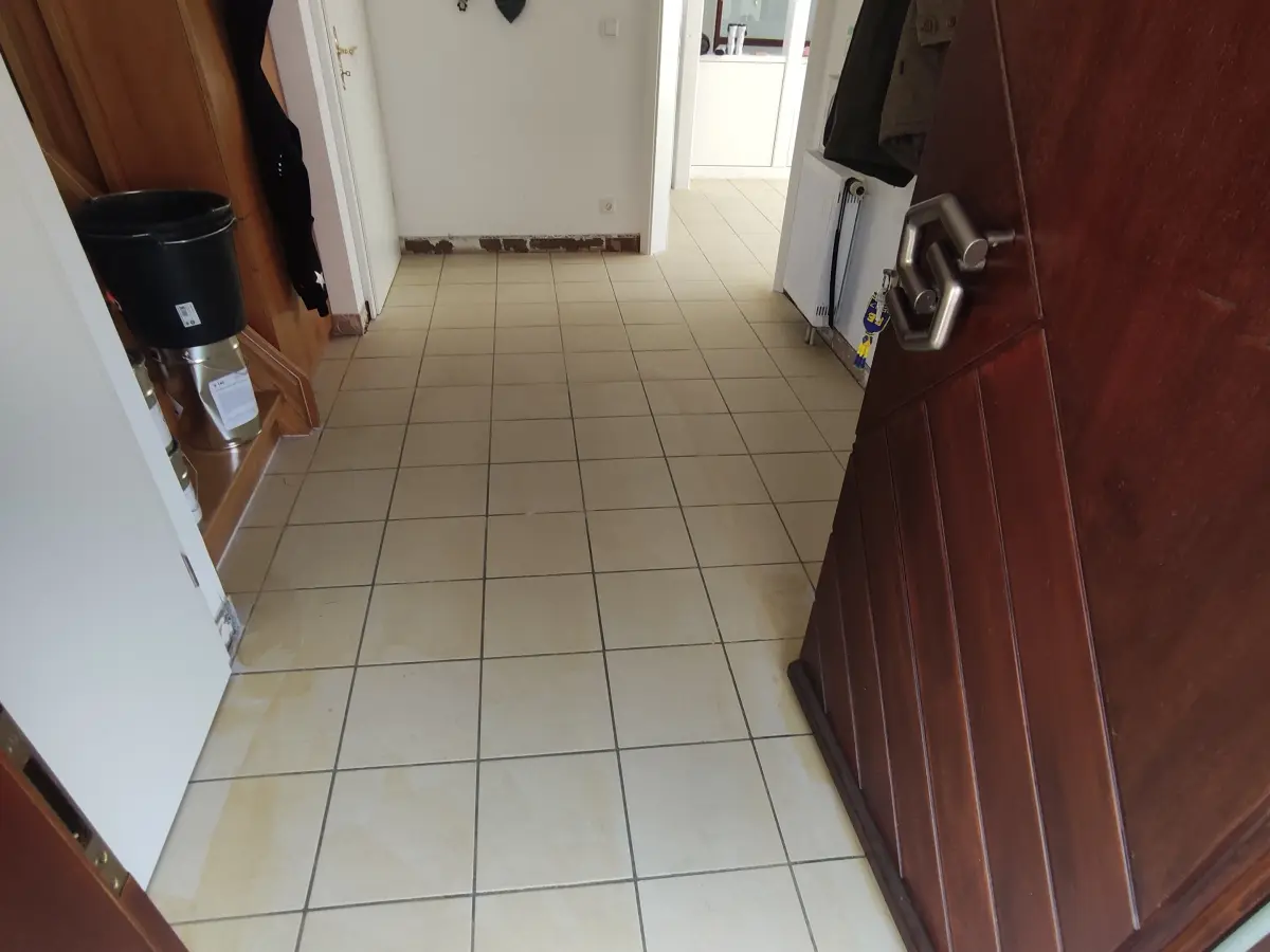 Flur – Balkon/Terrasse vor Steinteppich-Sanierung in Nürtingen
