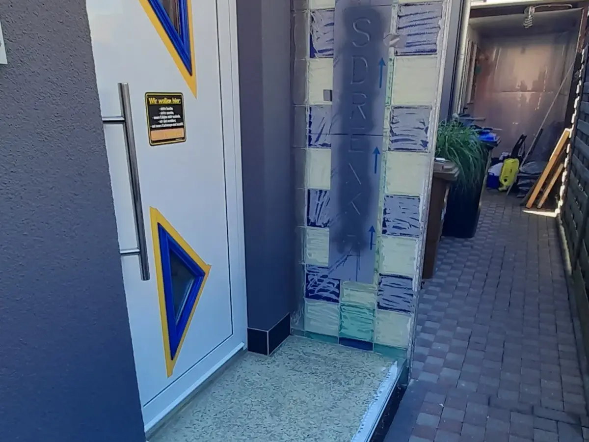 Eingangstreppe – Balkon/Terrasse vor Steinteppich-Sanierung in Nürtingen