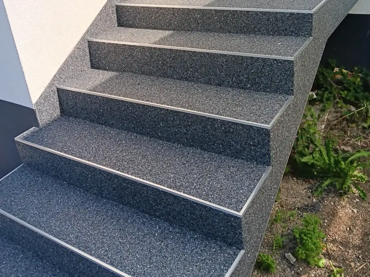 Außentreppe – Balkon/Terrasse nach Steinteppich-Sanierung in Nürtingen