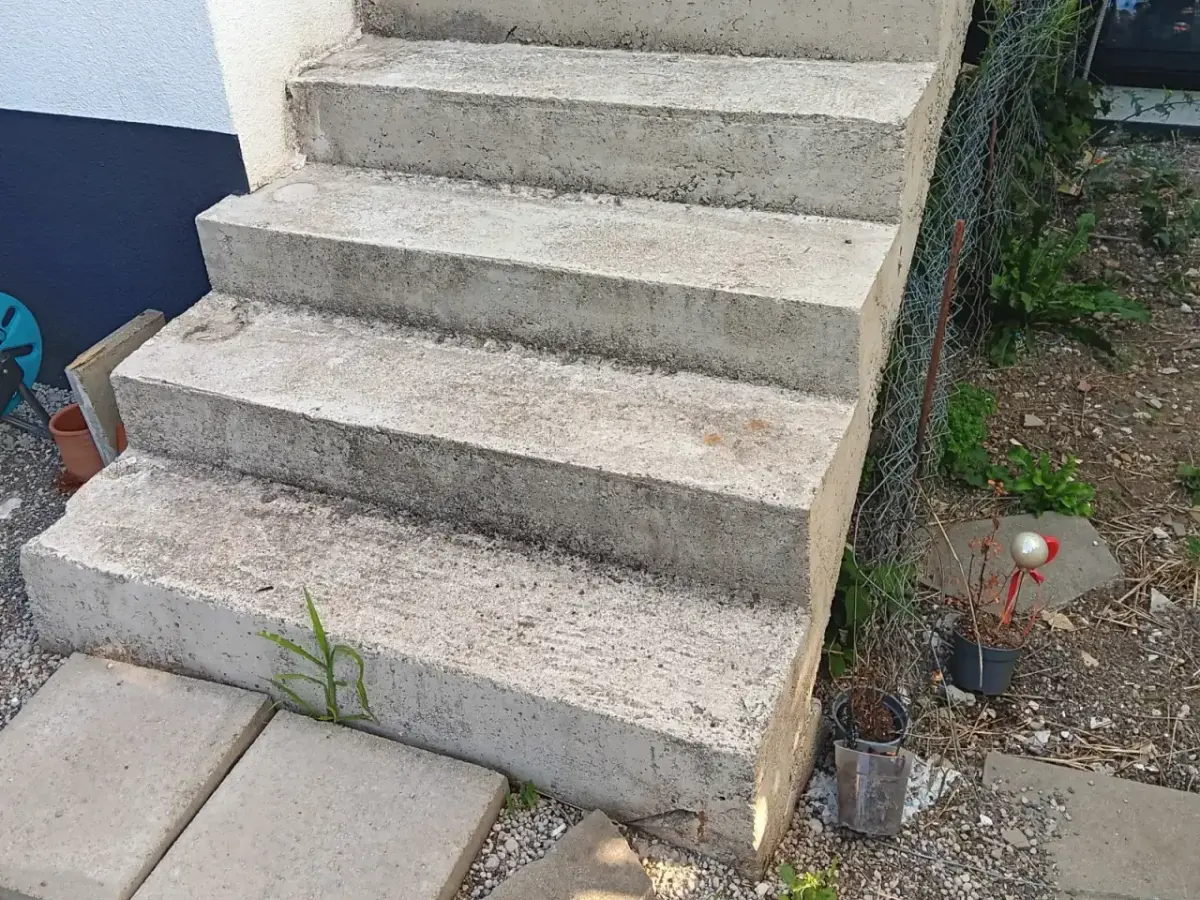 Außentreppe – Balkon/Terrasse vor Steinteppich-Sanierung in Nürtingen