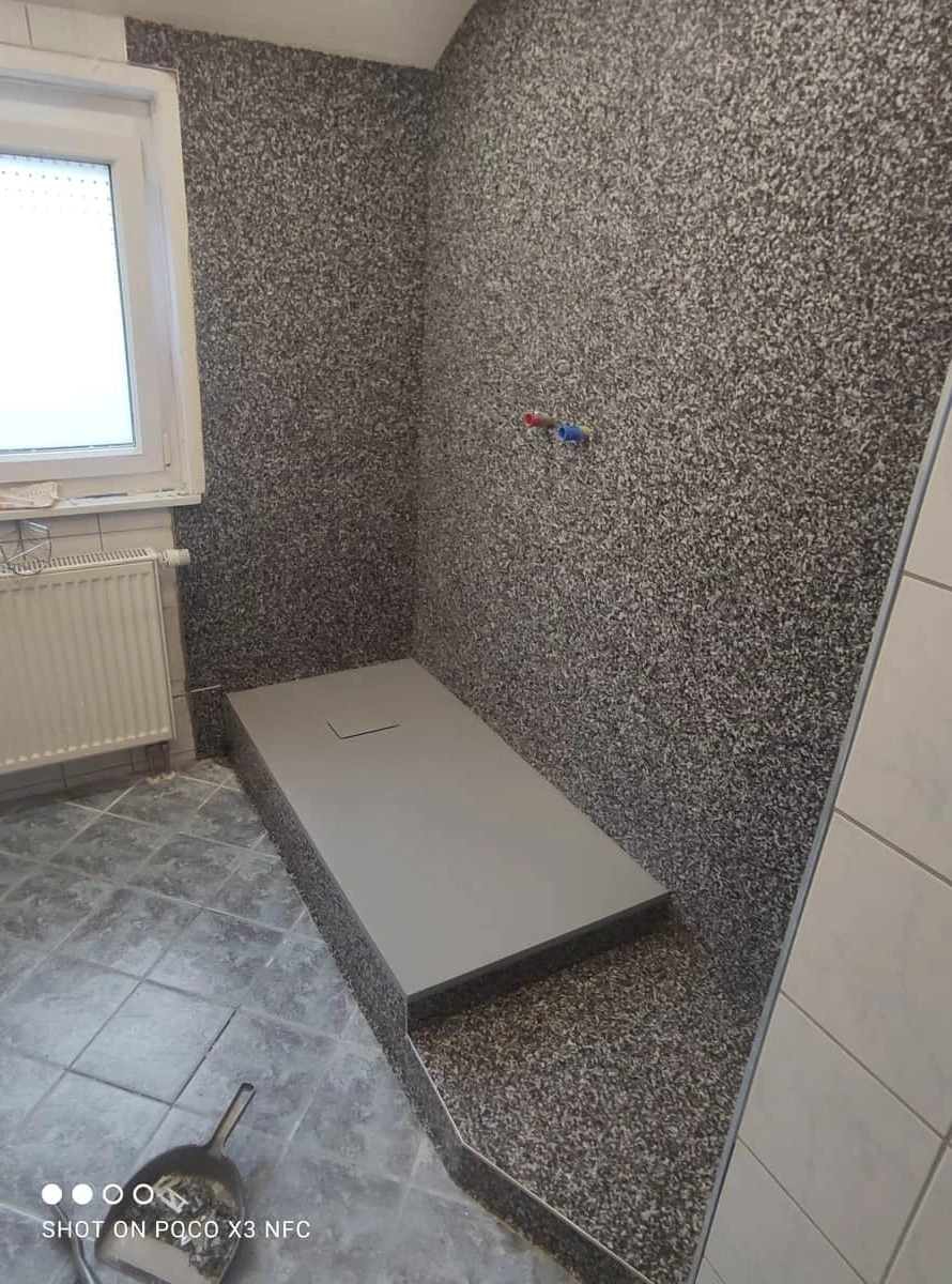 Badezimmer Steinteppich – fugenloser Naturmarmor Nürtingen
