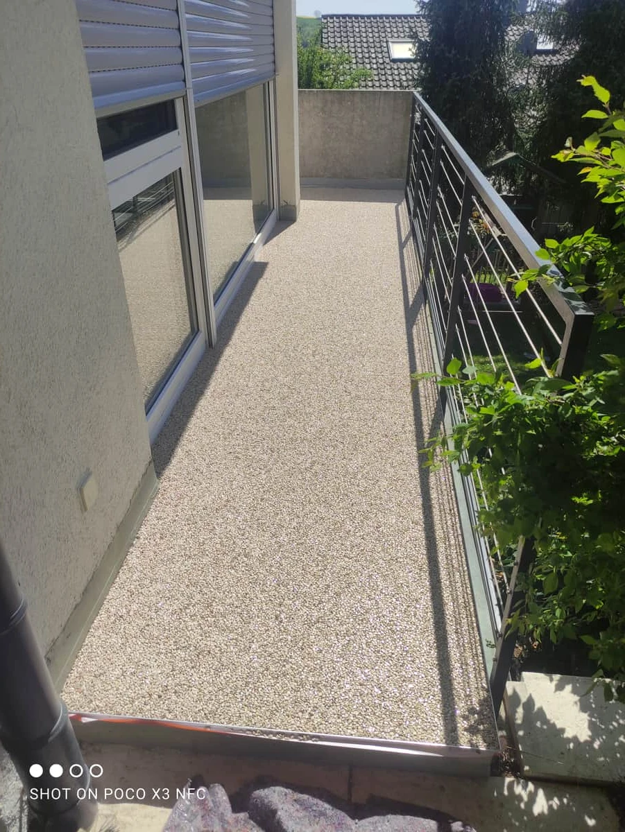 Balkonsanierung mit Naturmarmor-Steinteppich in Nürtingen
