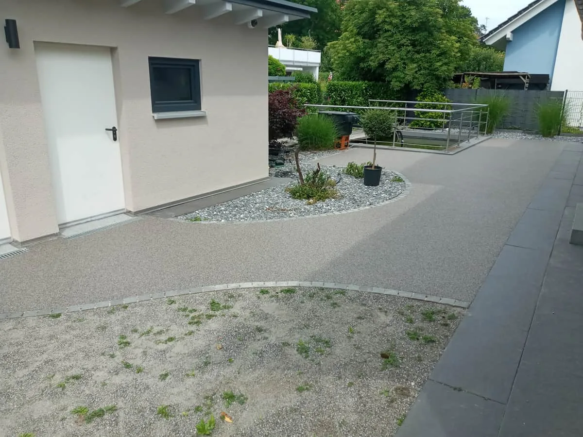 Hintergarten Steinteppich – Naturmarmor fugenlos verlegt