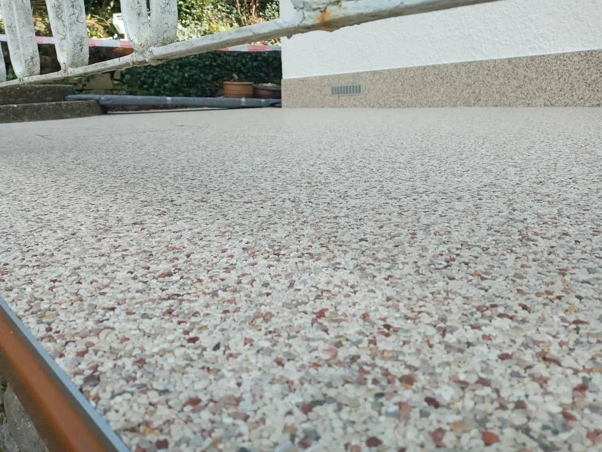Terrassensanierung Stuttgart – Naturmarmor Bodenbeschichtung