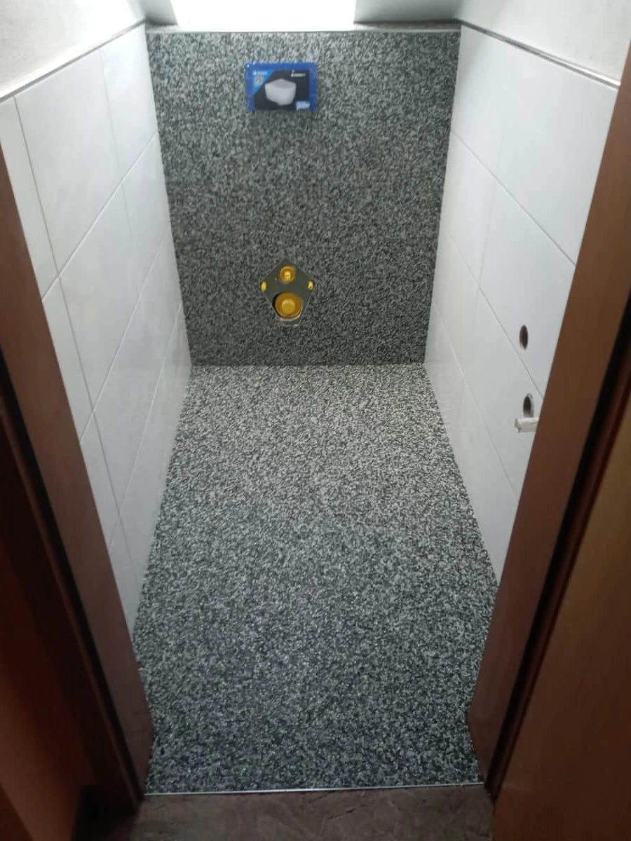 WC Steinteppich – fugenloser Naturmarmor Badezimmer