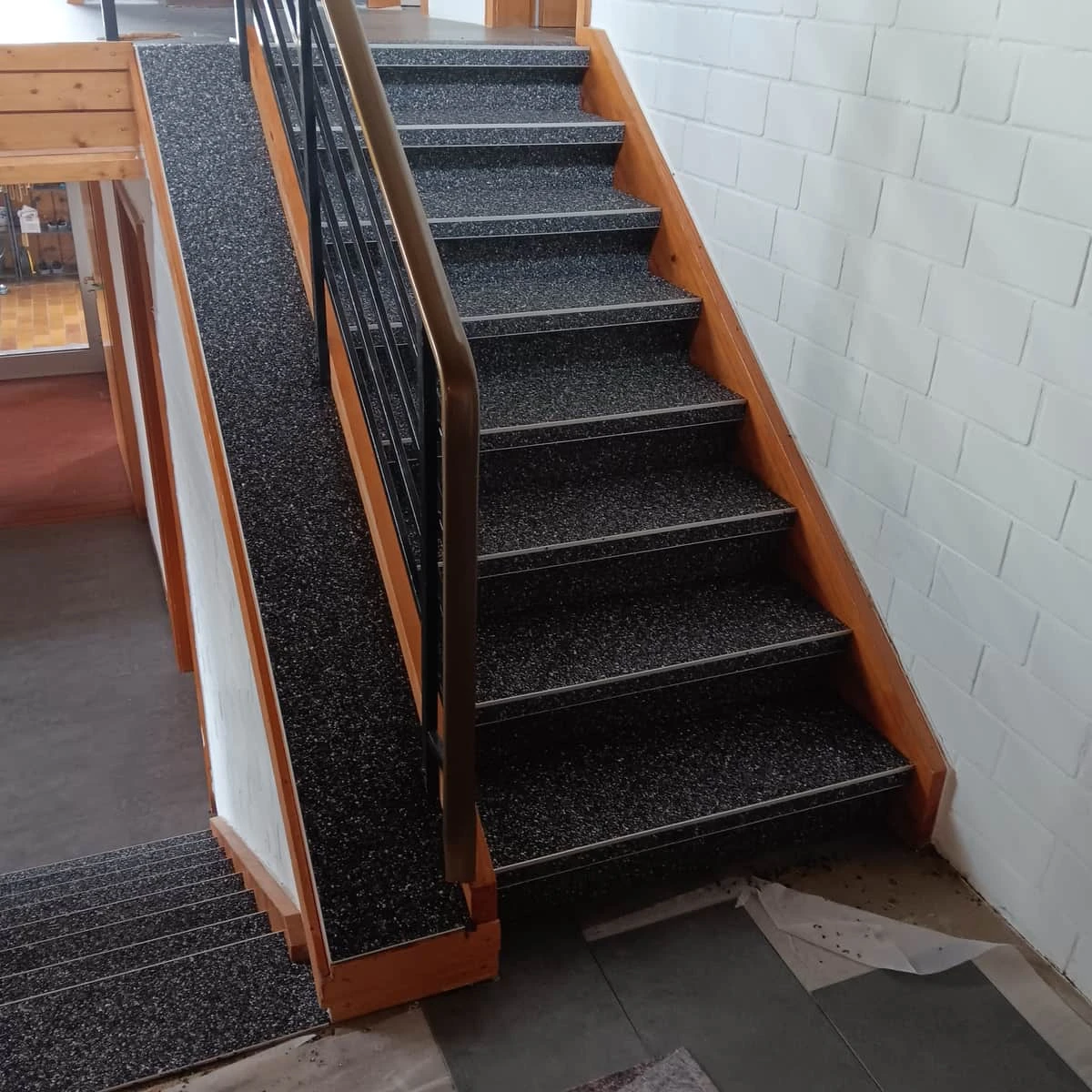 Innentreppe Steinteppich – fugenloser Naturmarmor