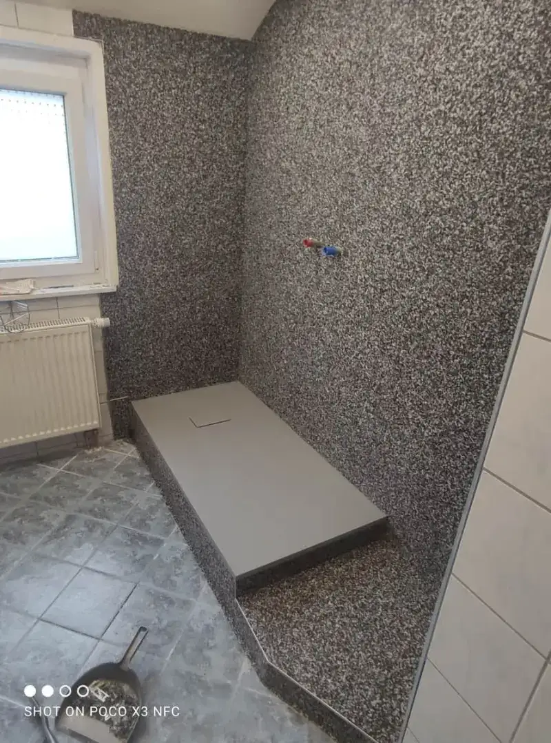Badezimmer Steinteppich – fugenloser Naturmarmor Nürtingen
