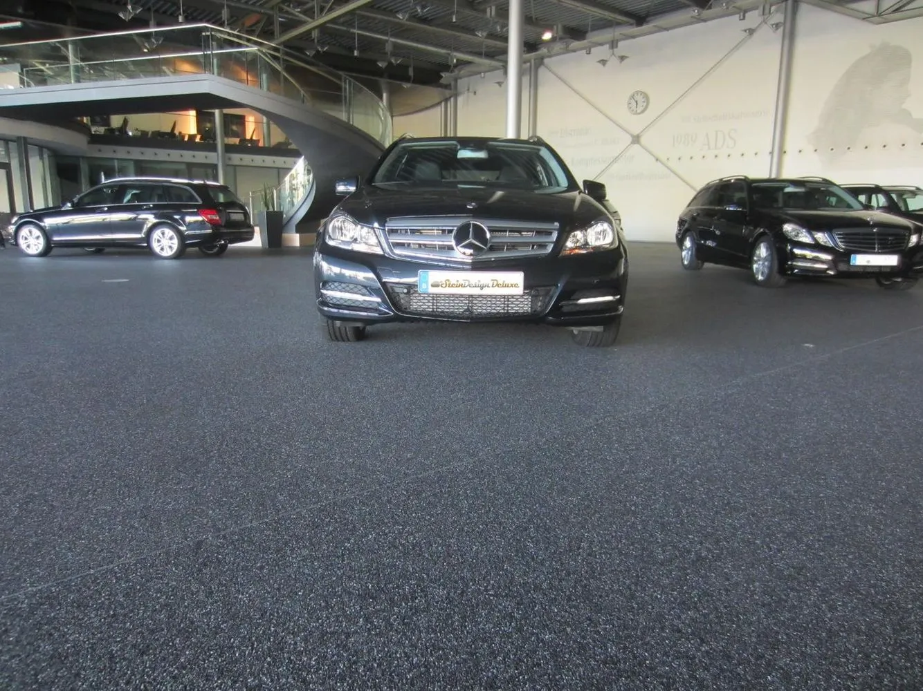 Mercedes-Benz Vertragshändler Steinteppich Bodenbeschichtung